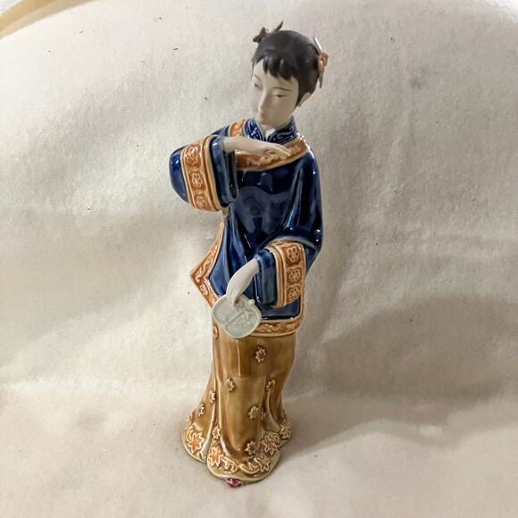 Fine Bone China Artwork Glazed Porcelain Asian Lady Figurine, Signed c'1940